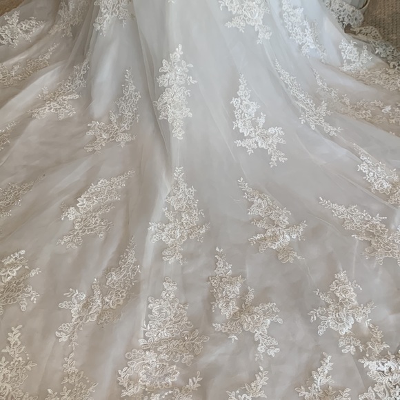 Mori Lee by Madeline Gardner Marni Ivory Lace Wedding Gown - Picture 11 of 14